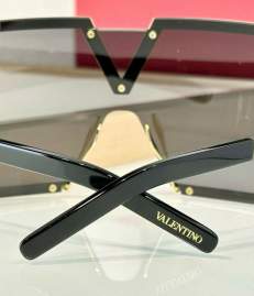 Picture of Valentino Sunglasses _SKUfw66121521fw